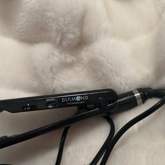 BaByliss Pro 1 inch straightening Iron Black with Rhinestones. Works great. - Picture 3 of 8